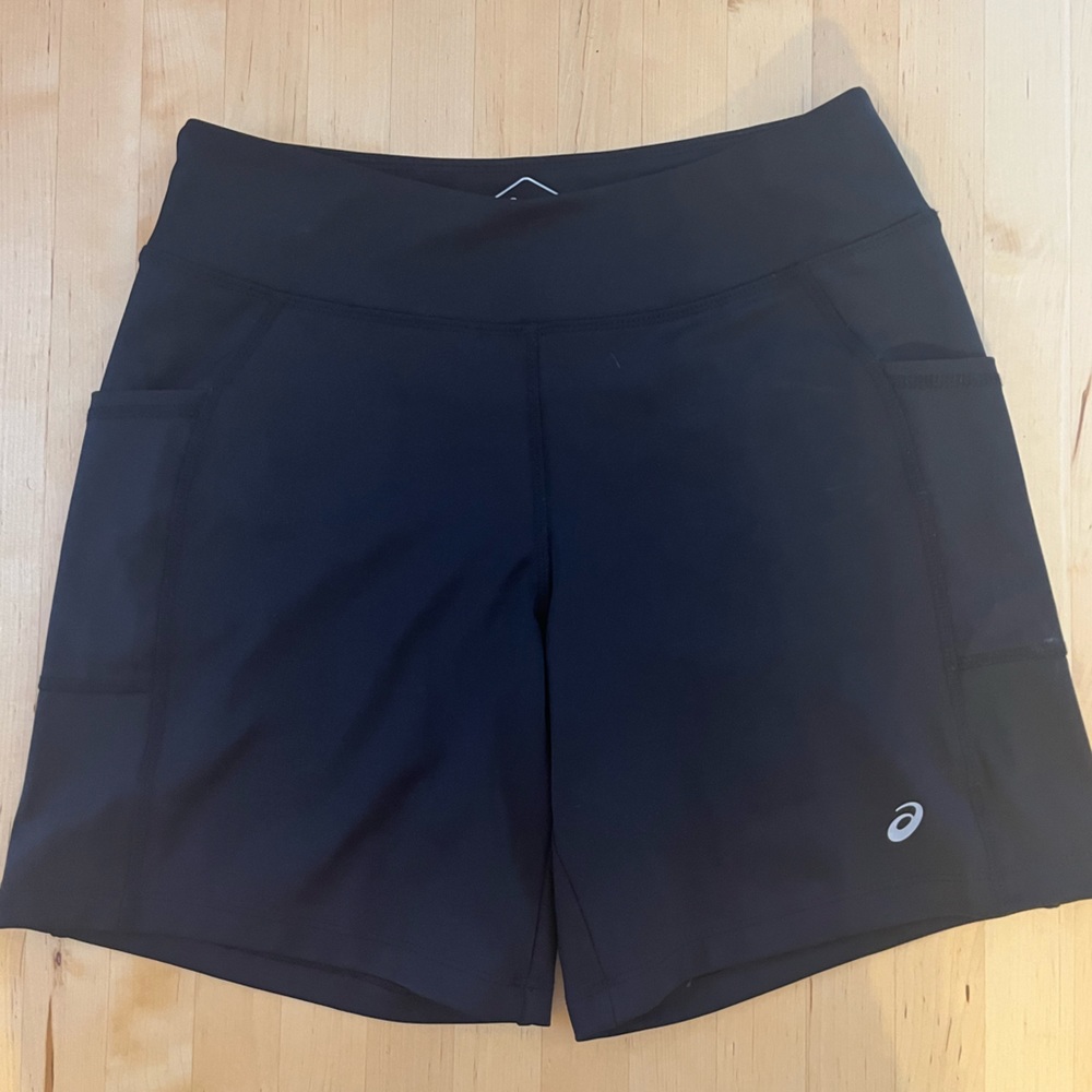 Asics running short